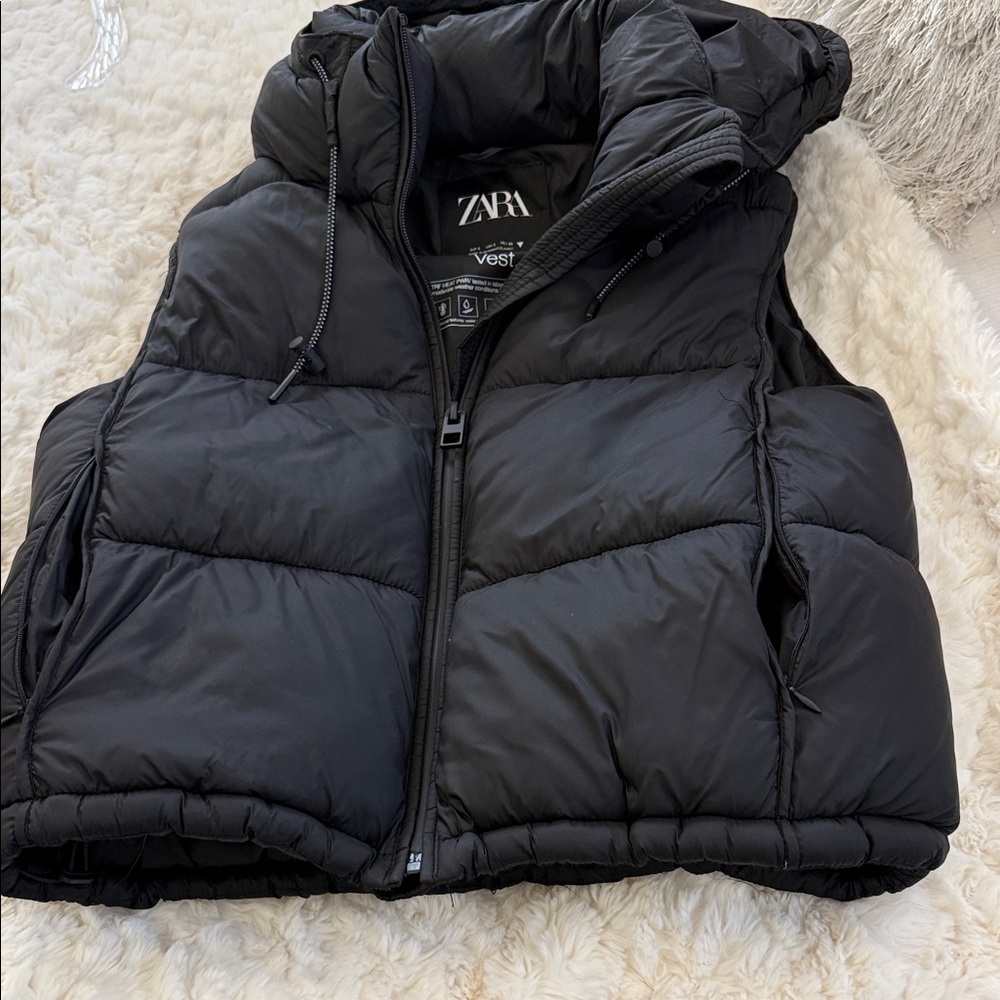 Zara Women’s Black Puffer Vest - Picture 5 of 5